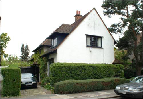 215 Hampstead Way